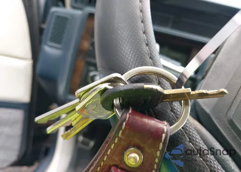 1988 Cadillac Deville из США, поврежденный, VIN 1G6CD1158J4265540